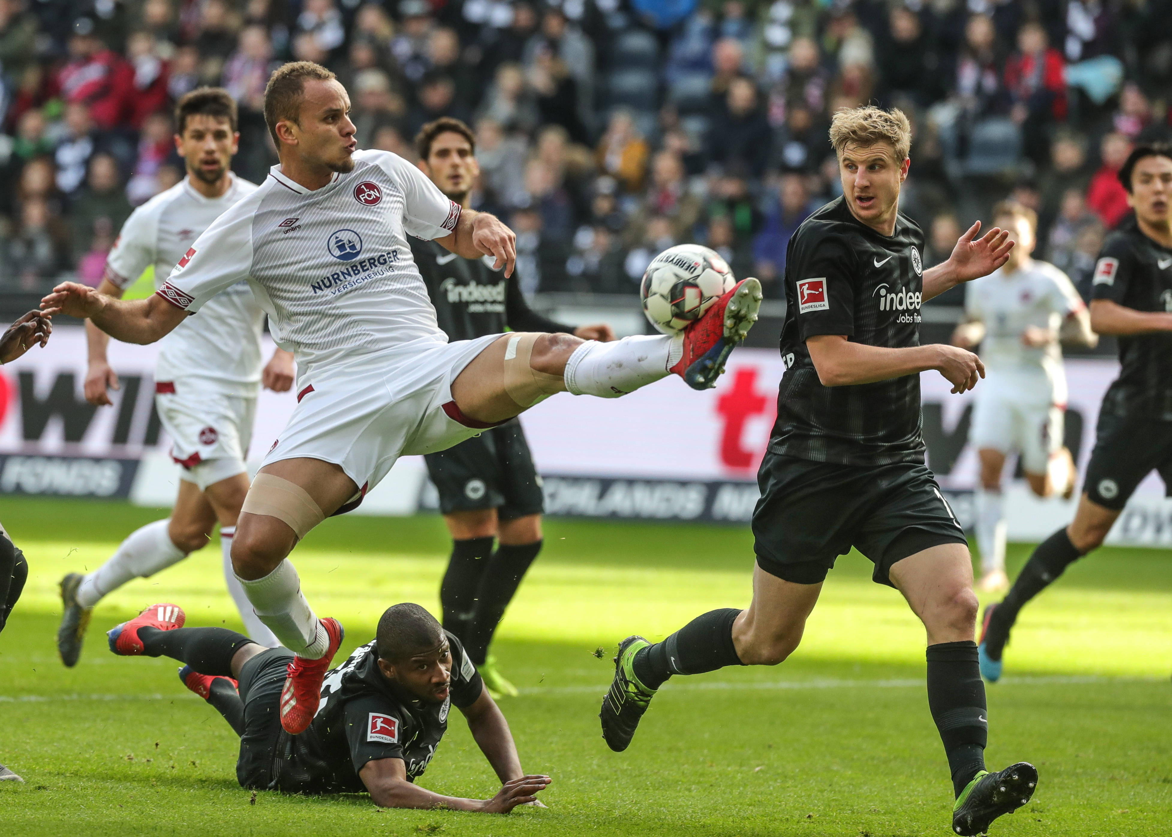 英超首次密集开赛，曼城力争19连胜，热刺迎战4连败“克星”纽卡斯尔（英超迎来密集赛期：曼城冲击19连胜，热刺遇克星纽卡斯尔力争止住四连败）