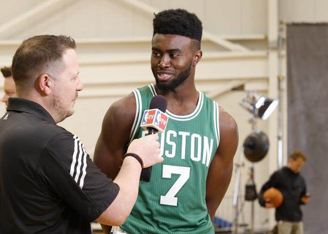 美职联官方列足坛历史助攻榜：梅西距历史第一只差4次（美职联公布足坛助攻历史榜：梅西距榜首仅差4次）