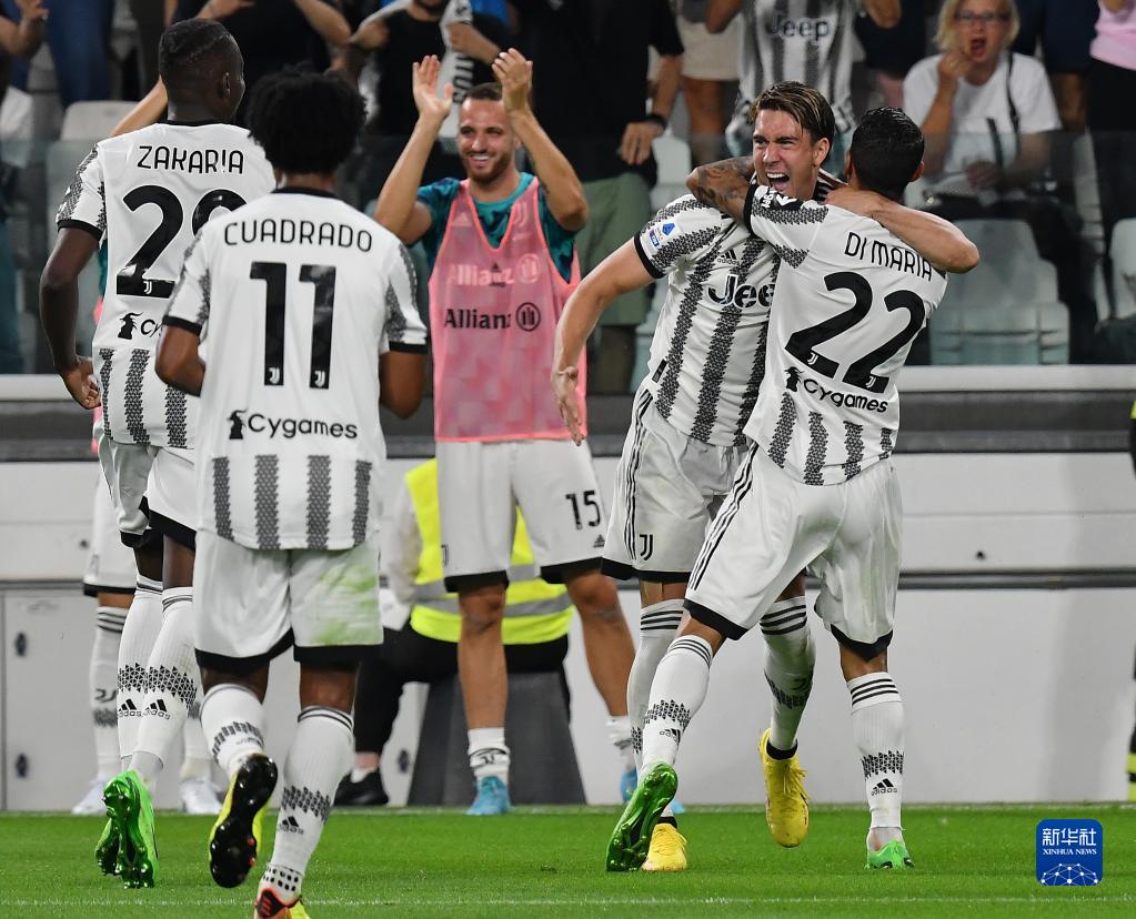 世欧预战报：内维斯、B费戴帽，葡萄牙9-1狂胜直通世界杯（欧洲区世预赛快讯：内维斯与B费梅开三度，葡萄牙9-1大胜锁定世界杯席位）