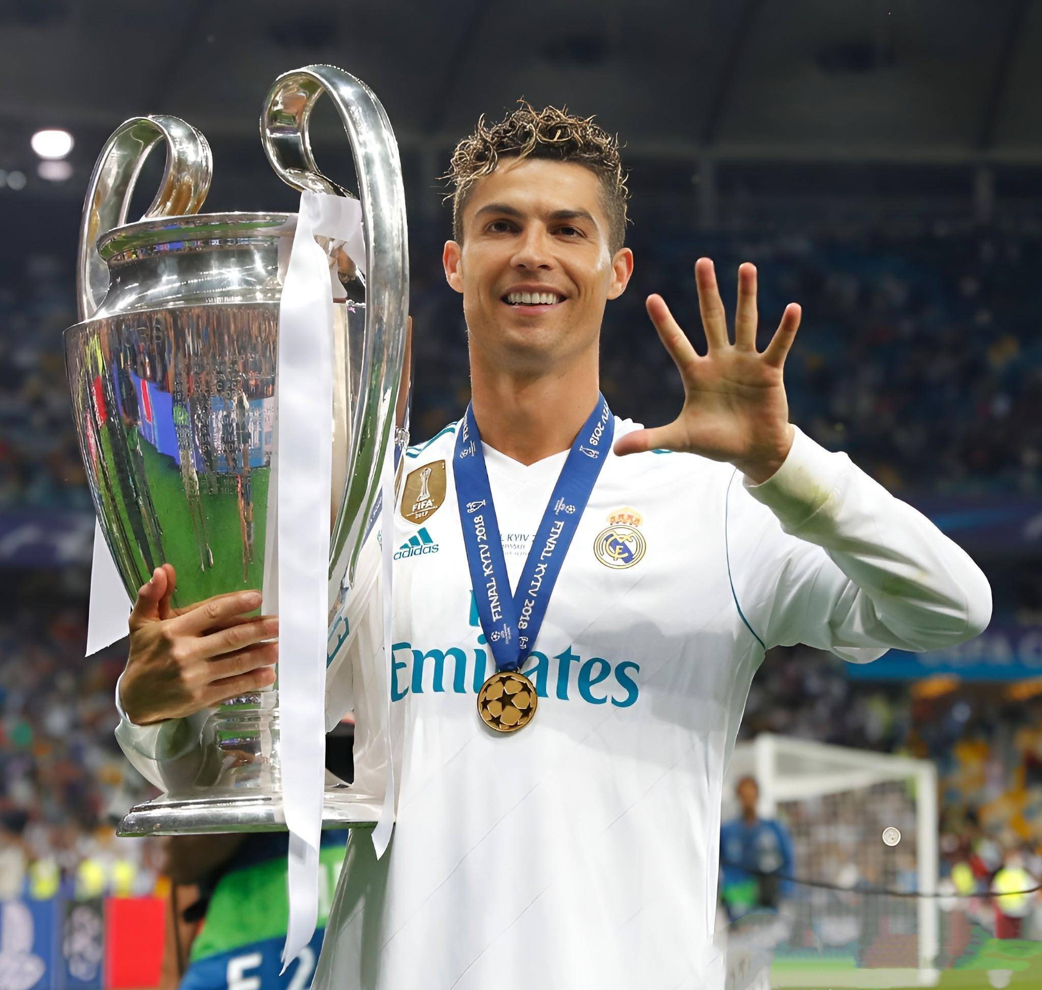 欧冠球员表现评析：C罗连续进球,（C罗连场破门：欧冠球员表现解读）