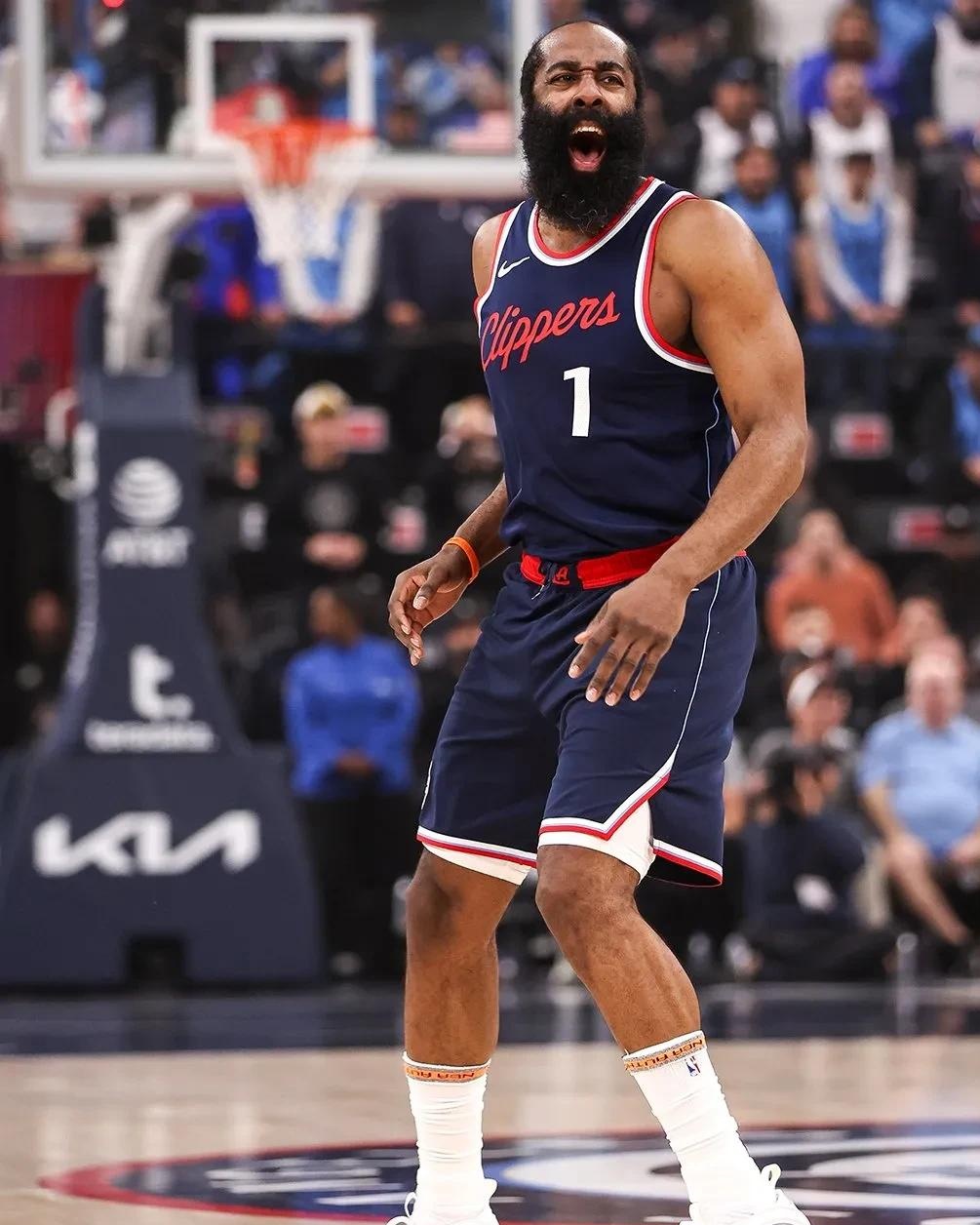 15中6得17分！加兰：我们全场要保持斗志活力 打出真正的骑士篮球（加兰15投6中拿下17分：强调全场保持斗志与活力 打出真正的骑士风格）