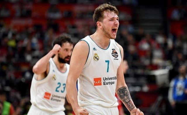 亨利：巴萨防线太差；阿森纳不丢球而拜仁总是进球（亨利：巴萨后防堪忧；阿森纳屡屡零封，拜仁频频破门）